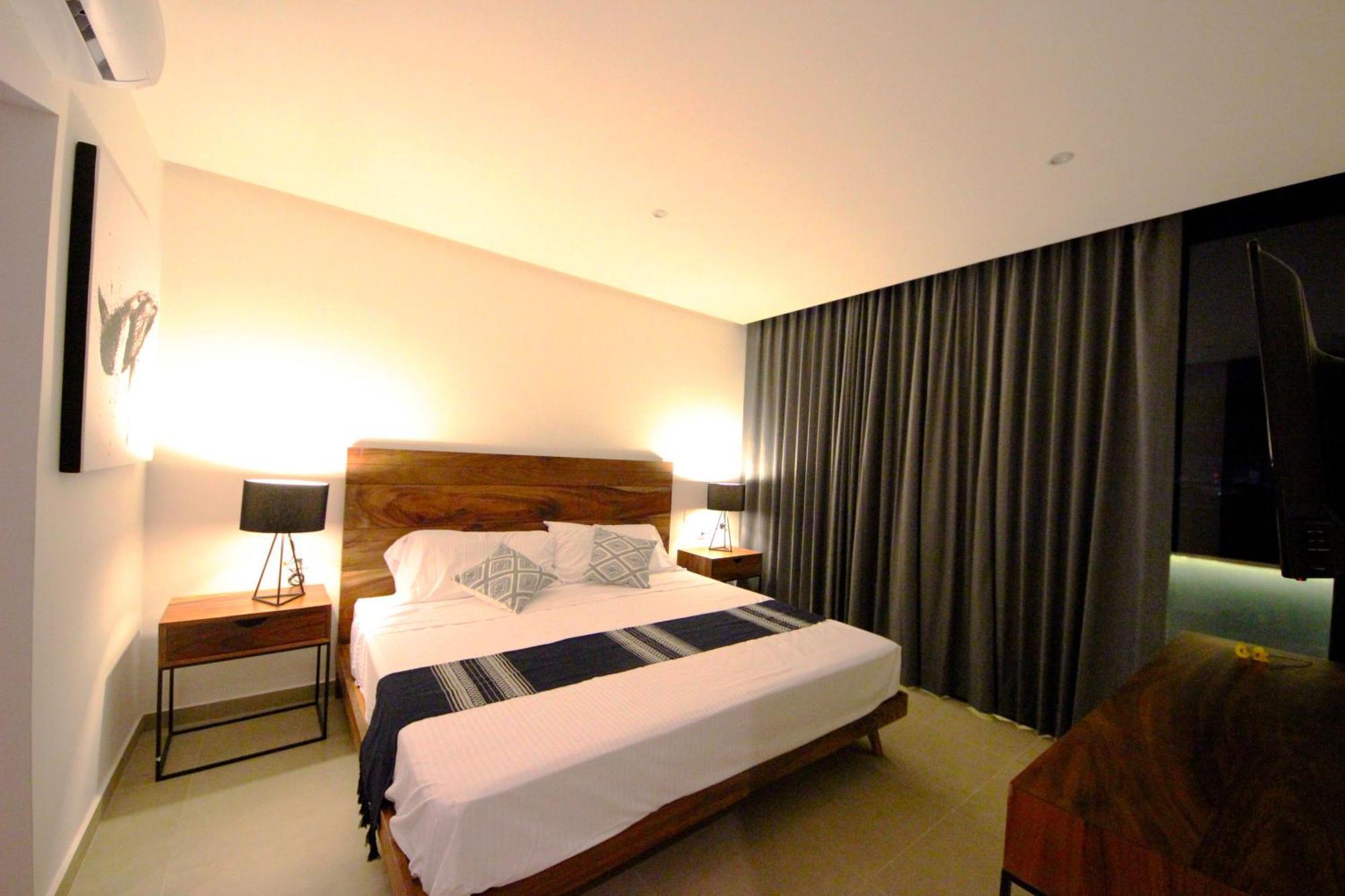 Near The Beach, Rooftop, Pool, Sea View. Apartamento